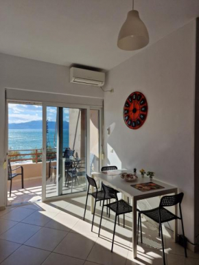 Orange Corner Apartment